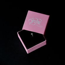 Minimal 3 Stone Ring