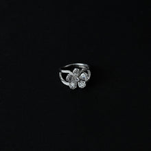Sparkling Flower With Zircon Ring